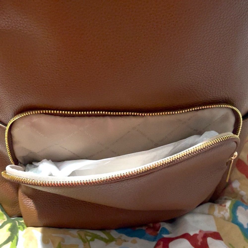 🆕🌺MICHAEL KORS Backpack🌺 - Picture 14 of 16